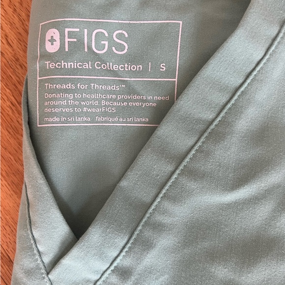 FIGS Scrub Sets Bundle - Picture 8 of 12